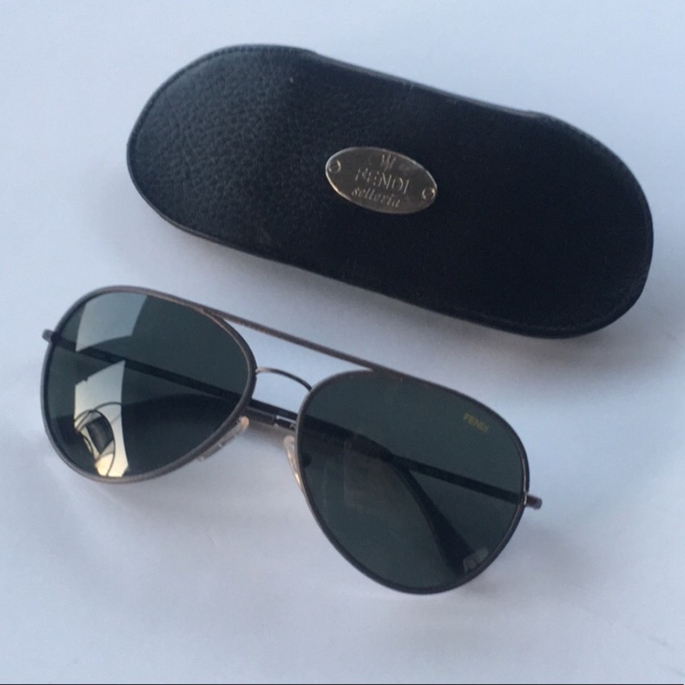 Fendi Aviator Sunglasses - Black/Gray